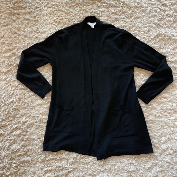 Time and Tru Sweaters - 🎯 3 for $15 🎯Time and Tru Black cardigan sweater Women’s size medium